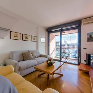 Joivy Exclusive Seaview Flat For 4, In Central Genova